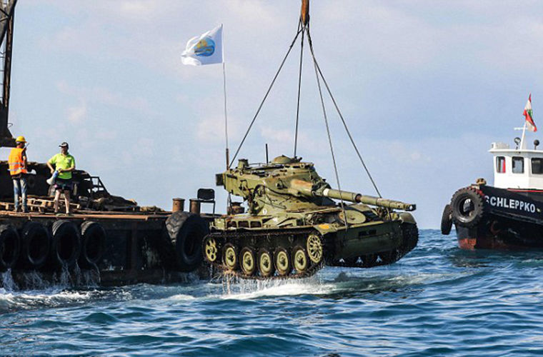 В Средиземном море утопили танки, чтоб защитить рыб